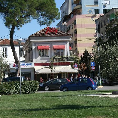 Jolly City Center Hotel Tirana Bagian luar foto