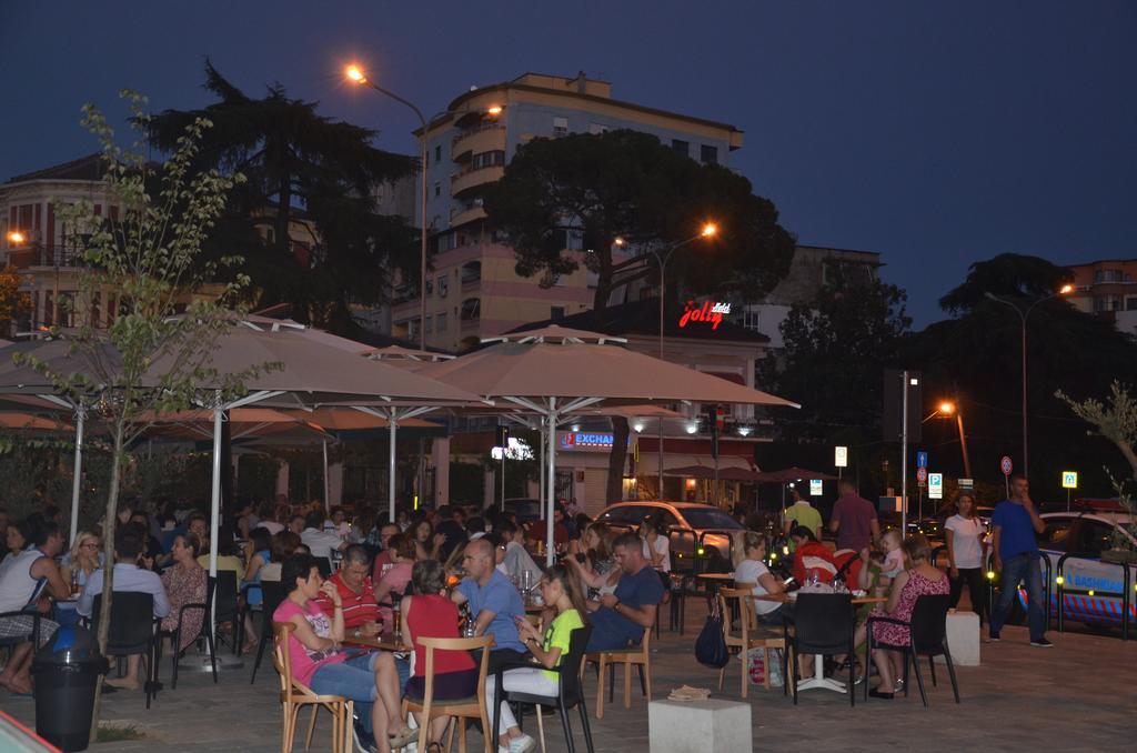 Jolly City Center Hotel Tirana Bagian luar foto