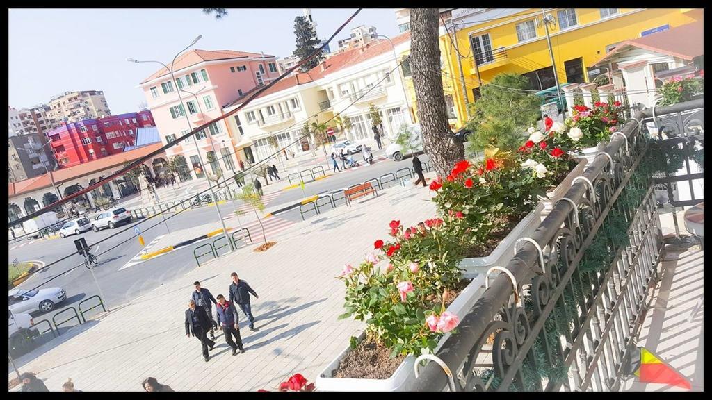 Jolly City Center Hotel Tirana Bagian luar foto