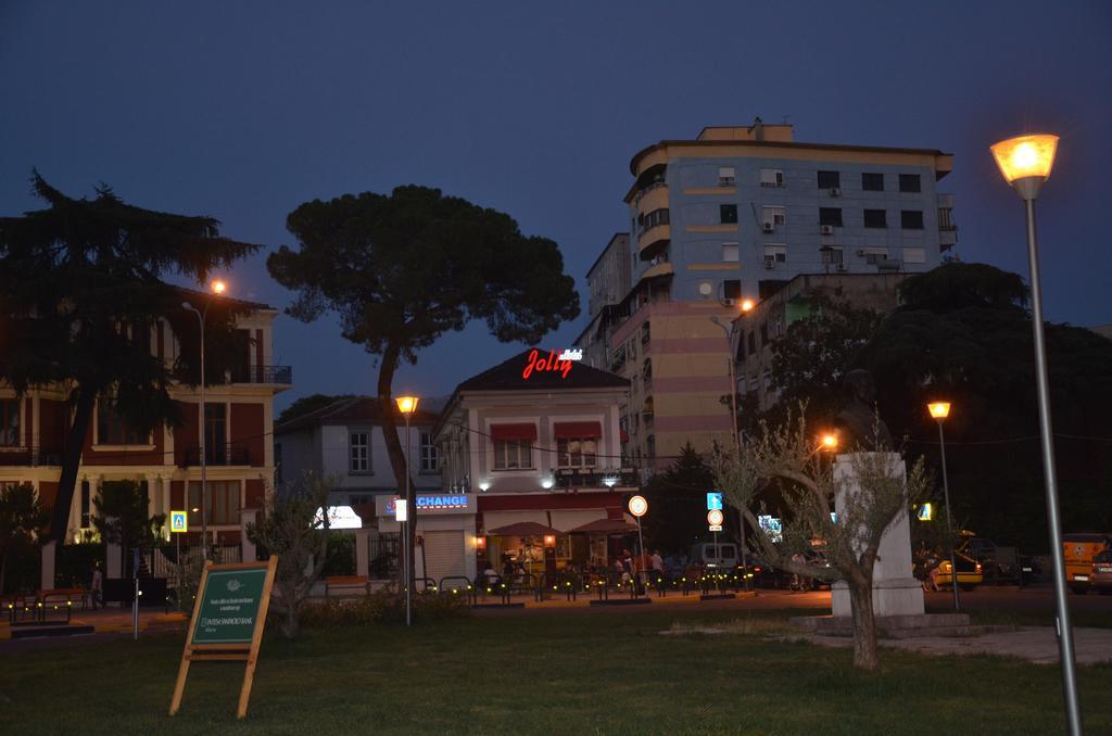 Jolly City Center Hotel Tirana Bagian luar foto