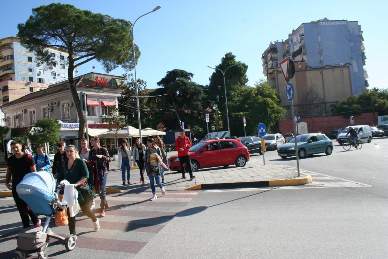 Jolly City Center Hotel Tirana Bagian luar foto