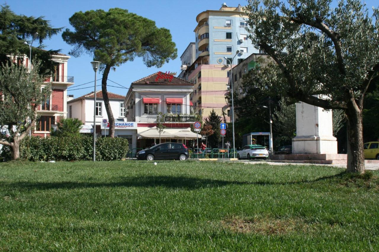 Jolly City Center Hotel Tirana Bagian luar foto