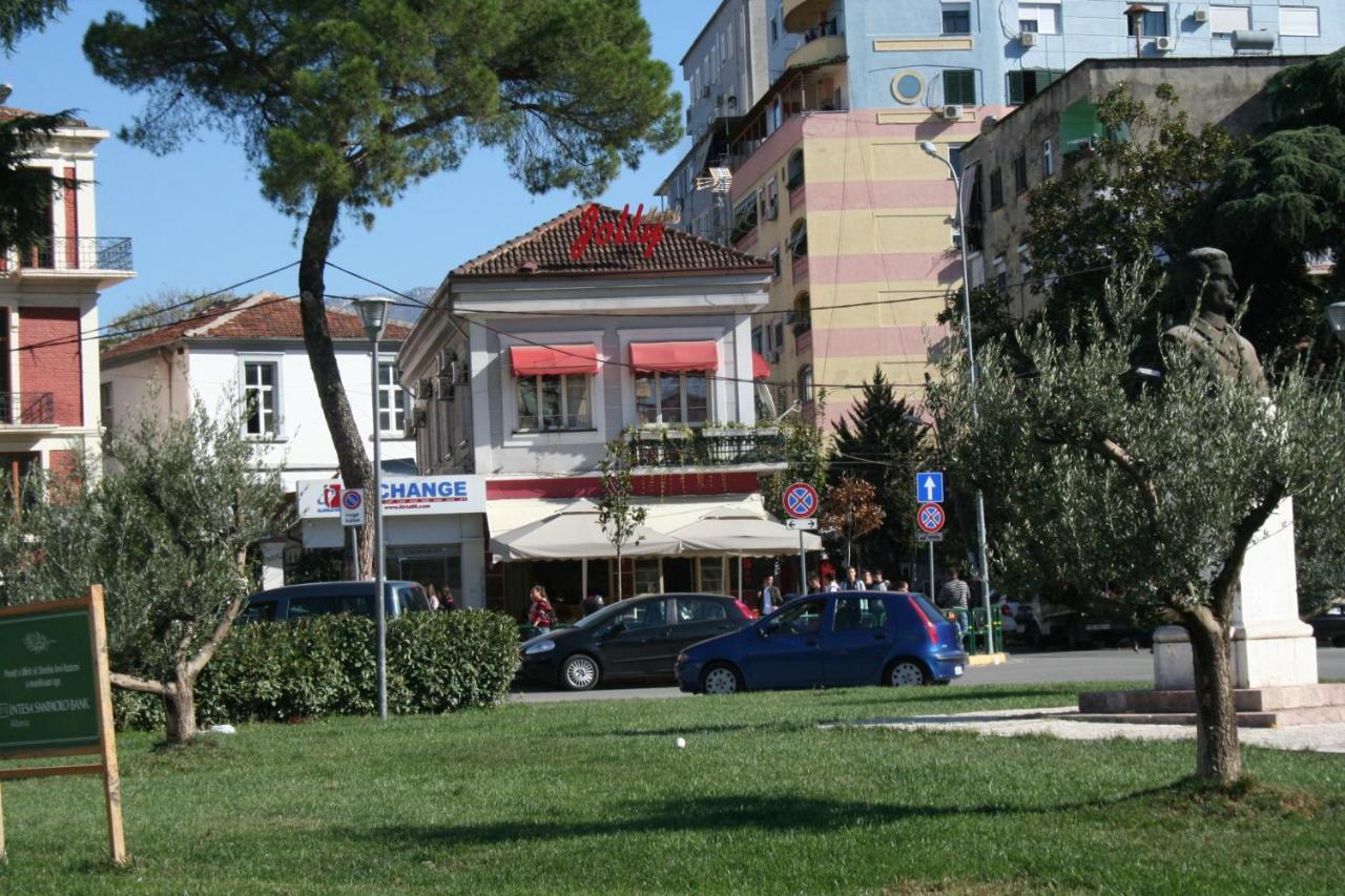 Jolly City Center Hotel Tirana Bagian luar foto